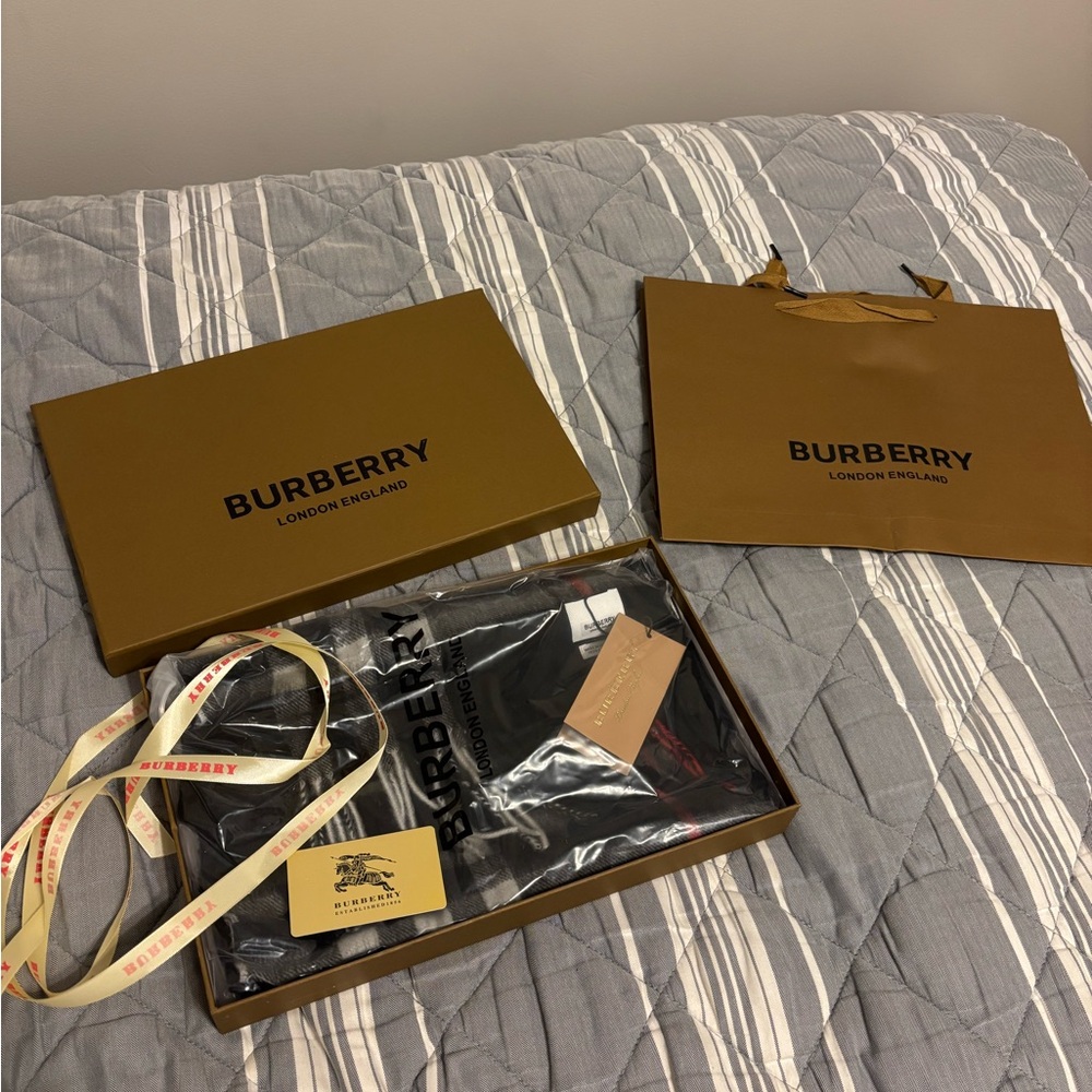 brand new black burberry cashmere scarf - Picture 2 of 3